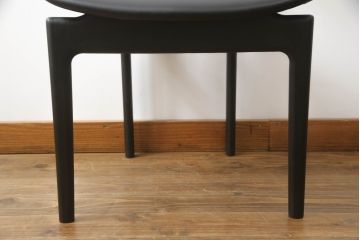 中古　美品!!　柏木工(カシワ木工、KASHIWA)　本革(レザー)　ウォールナット材　オーク材　シンプルながらも身体に馴染む形状と落ち着いた色合いが素敵なシック(CHIC)サイドチェア(ダイニングチェア、ワークチェア、椅子、イス、いす)(定価約12万5千円)(R-068907)