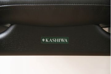 中古　美品!!　柏木工(カシワ木工、KASHIWA)　本革(レザー)　ウォールナット材　オーク材　シンプルながらも身体に馴染む形状と落ち着いた色合いが素敵なシック(CHIC)サイドチェア(ダイニングチェア、ワークチェア、椅子、イス、いす)(定価約12万5千円)(R-068907)