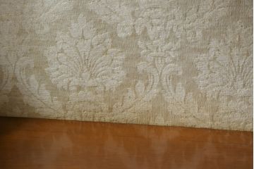 中古　美品!!　イタリア高級輸入家具　バーズアイの杢目が美しい象嵌入り大型キャビネット(収納棚、飾り棚、戸棚、ガラスケース、ショーケース、店舗什器)(R-068911)