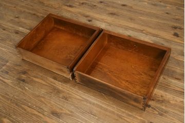 中古　美品!!　イタリア高級輸入家具　バーズアイの杢目が美しい象嵌入り大型キャビネット(収納棚、飾り棚、戸棚、ガラスケース、ショーケース、店舗什器)(R-068911)