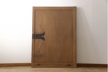 アンティーク建具　総欅(ケヤキ)材　重厚感のある佇まいが魅力の蔵戸1枚(玄関戸、引き戸)(R-068917)