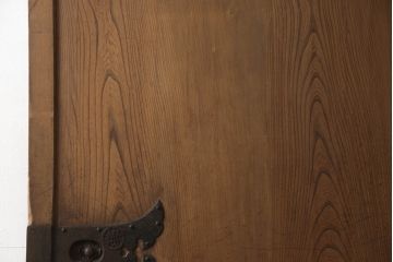 アンティーク建具　総欅(ケヤキ)材　重厚感のある佇まいが魅力の蔵戸1枚(玄関戸、引き戸)(R-068917)