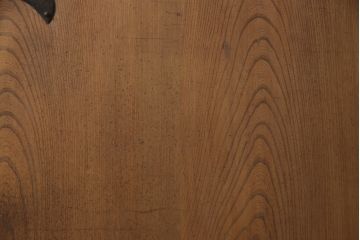 アンティーク建具　総欅(ケヤキ)材　重厚感のある佇まいが魅力の蔵戸1枚(玄関戸、引き戸)(R-068917)