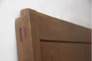 アンティーク建具　総欅(ケヤキ)材　重厚感のある佇まいが魅力の蔵戸1枚(玄関戸、引き戸)(R-068917)