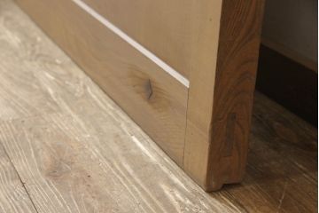 アンティーク建具　総欅(ケヤキ)材　重厚感のある佇まいが魅力の蔵戸1枚(玄関戸、引き戸)(R-068917)