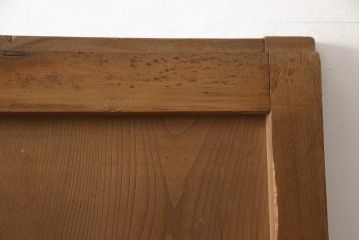 アンティーク建具　総欅(ケヤキ)材　重厚感のある佇まいが魅力の蔵戸1枚(玄関戸、引き戸)(R-068917)