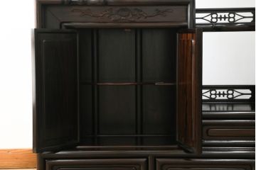 中古　黒檀無垢材　上質なこだわりの空間づくりにおすすめの飾り棚(茶棚、戸棚、収納棚、違い棚)(R-068919)