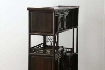 中古　黒檀無垢材　上質なこだわりの空間づくりにおすすめの飾り棚(茶棚、戸棚、収納棚、違い棚)(R-068919)