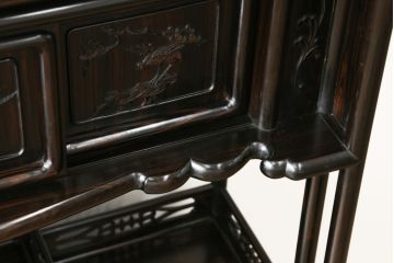 中古　黒檀無垢材　上質なこだわりの空間づくりにおすすめの飾り棚(茶棚、戸棚、収納棚、違い棚)(R-068919)