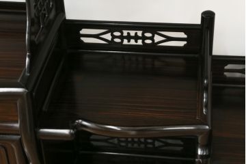 中古　黒檀無垢材　上質なこだわりの空間づくりにおすすめの飾り棚(茶棚、戸棚、収納棚、違い棚)(R-068919)