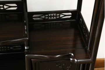 中古　黒檀無垢材　上質なこだわりの空間づくりにおすすめの飾り棚(茶棚、戸棚、収納棚、違い棚)(R-068919)