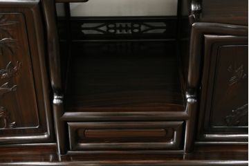 中古　黒檀無垢材　上質なこだわりの空間づくりにおすすめの飾り棚(茶棚、戸棚、収納棚、違い棚)(R-068919)