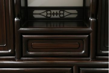 中古　黒檀無垢材　上質なこだわりの空間づくりにおすすめの飾り棚(茶棚、戸棚、収納棚、違い棚)(R-068919)
