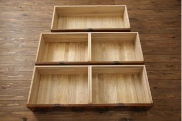 中古　美品　前面欅(ケヤキ)材　品のある佇まいが美しいローチェスト(ローボード、引き出し、衣装箪笥、和箪笥、整理タンス、収納たんす)(R-068924)