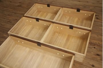 中古　美品　前面欅(ケヤキ)材　品のある佇まいが美しいローチェスト(ローボード、引き出し、衣装箪笥、和箪笥、整理タンス、収納たんす)(R-068924)
