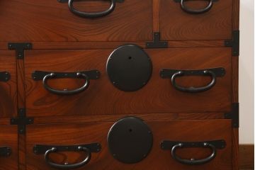 中古　美品　前面欅(ケヤキ)材　品のある佇まいが美しいローチェスト(ローボード、引き出し、衣装箪笥、和箪笥、整理タンス、収納たんす)(R-068924)