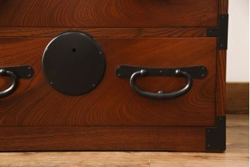中古　美品　前面欅(ケヤキ)材　品のある佇まいが美しいローチェスト(ローボード、引き出し、衣装箪笥、和箪笥、整理タンス、収納たんす)(R-068924)