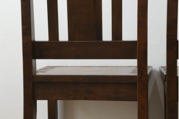中古　民芸家具　軽井沢彫り　和モダンな佇まいが魅力のチェア2脚セット(板座チェア、椅子、イス、ダイニングチェア)(R-068925)