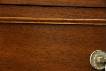 中古　DREXEL HERITAGE(ドレクセルヘリテイジ)　Triune(トライユン)　気品溢れるエレガントなマホガニー材製チェスト(引き出し、サイドボード、サイドチェスト)(R-068929)