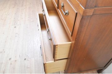 中古　DREXEL HERITAGE(ドレクセルヘリテイジ)　Triune(トライユン)　気品溢れるエレガントなマホガニー材製チェスト(引き出し、サイドボード、サイドチェスト)(R-068929)