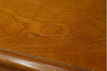 中古　横浜ダニエル(daniel)　イギリスアンティークを彷彿させる佇まいが魅力のカップボード　定価約140万円　(R-068930)