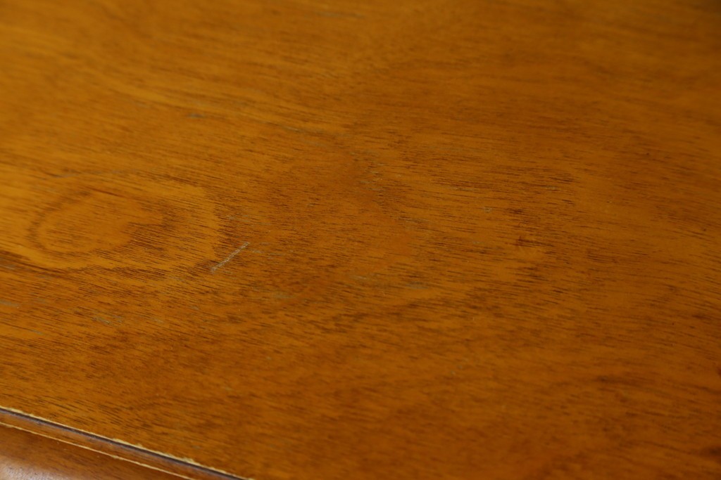 中古　横浜ダニエル(daniel)　イギリスアンティークを彷彿させる佇まいが魅力のカップボード　定価約140万円　(R-068930)