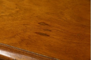 中古　横浜ダニエル(daniel)　イギリスアンティークを彷彿させる佇まいが魅力のカップボード　定価約140万円　(R-068930)