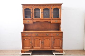 中古　横浜ダニエル(daniel)　イギリスアンティークを彷彿させる佇まいが魅力のカップボード(キャビネット、収納棚、食器棚)(定価約140万円)(R-068930)