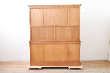 中古　横浜ダニエル(daniel)　イギリスアンティークを彷彿させる佇まいが魅力のカップボード(キャビネット、収納棚、食器棚)(定価約140万円)(R-068930)