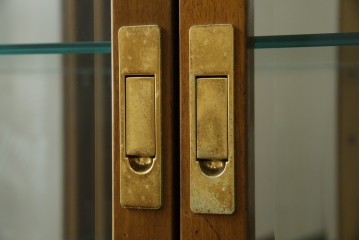 中古　カリモク(karimoku)　domani(ドマーニ)　Morganton(モーガントン)　シックな色合いと品のある佇まいが魅力のキャビネット　定価約74万円　(R-068932)