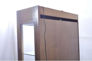 中古　カリモク(karimoku)　domani(ドマーニ)　Morganton(モーガントン)　シックな色合いと品のある佇まいが魅力のキャビネット(ガラスケース、キュリオケース、ショーケース、飾り棚、陳列棚、店舗什器)(定価約74万円)(R-068933)