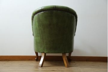 中古　美品　スペイン製　バロッサバレンティ(VARO,S.A. VALENTI)　本革　ラグジュアリーな空間を演出する1人掛けレザーソファとフットスツールのセット(一人掛けソファ、パーソナルチェア、ラウンジチェア、アームチェア、椅子、イス、オットマン)(定価約76万円)(R-068938)