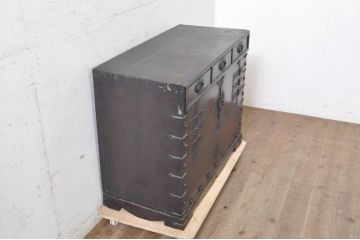 アジアンビンテージ　アンティーク調　深みのある色合いが存在感抜群の引出し付き李朝箪笥(李朝タンス、李朝家具、バンダチ、収納棚、戸棚、サイドボード、サイドキャビネット、リビングボード、店舗什器、ヴィンテージ)(R-068942)