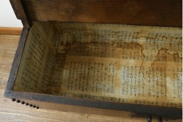 アジアンアンティーク　李朝家具　鋲金具が重厚感を高めるバンダチ　(R-068944)