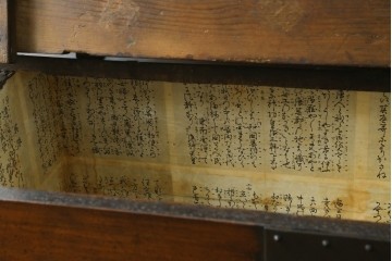 アジアンアンティーク　李朝家具　鋲金具が重厚感を高めるバンダチ　(R-068944)