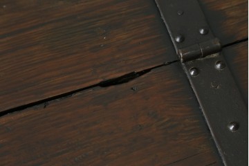 アジアンアンティーク　李朝家具　鋲金具が重厚感を高めるバンダチ　(R-068944)