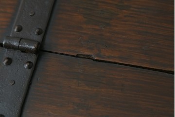 アジアンアンティーク　李朝家具　鋲金具が重厚感を高めるバンダチ　(R-068944)