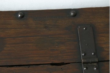 アジアンアンティーク　李朝家具　鋲金具が重厚感を高めるバンダチ　(R-068944)