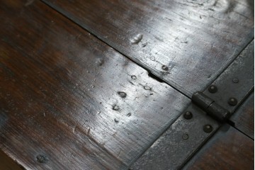 アジアンアンティーク　李朝家具　鋲金具が重厚感を高めるバンダチ　(R-068944)