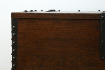 アジアンアンティーク　李朝家具　鋲金具が重厚感を高めるバンダチ　(R-068944)