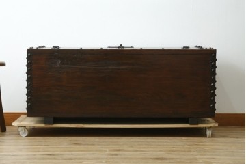 アジアンアンティーク　李朝家具　鋲金具が重厚感を高めるバンダチ　(R-068944)