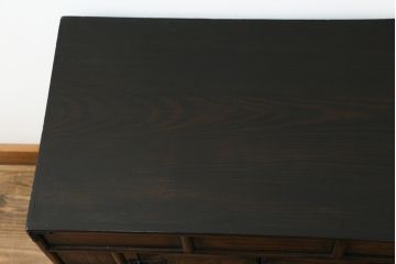 アジアンビンテージ　アンティーク調　深みのある色合いが存在感抜群の李朝箪笥サイドボード(サイドキャビネット、リビングボード、ローボード、李朝タンス、李朝家具、バンダチ、収納棚、戸棚、店舗什器、ヴィンテージ)(R-068946)