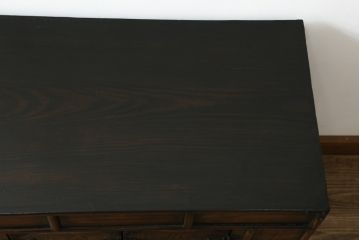 アジアンビンテージ　アンティーク調　深みのある色合いが存在感抜群の李朝箪笥サイドボード(サイドキャビネット、リビングボード、ローボード、李朝タンス、李朝家具、バンダチ、収納棚、戸棚、店舗什器、ヴィンテージ)(R-068946)
