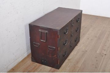 和製アンティーク　特注　松本地方　落ち着いた色合いに巾着金具が目を引く松本衣装箪笥ローボード(時代箪笥、整理タンス、収納たんす、引き出し、ローチェスト、テレビ台、テレビボード)(R-068948)