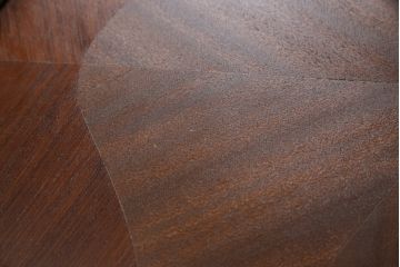 ヨーロッパビンテージ　高級品!!　マホガニー材　真鍮金具の凝ったデザインが空間のアクセントになるサイドテーブル(コーヒーテーブル、カフェテーブル、飾り台、花台、ヴィンテージ)(R-068951)