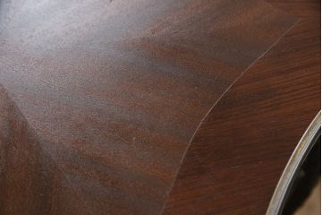 ヨーロッパビンテージ　高級品!!　マホガニー材　真鍮金具の凝ったデザインが空間のアクセントになるサイドテーブル(コーヒーテーブル、カフェテーブル、飾り台、花台、ヴィンテージ)(R-068951)