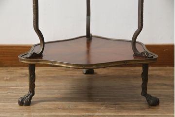 ヨーロッパビンテージ　高級品!!　マホガニー材　真鍮金具の凝ったデザインが空間のアクセントになるサイドテーブル(コーヒーテーブル、カフェテーブル、飾り台、花台、ヴィンテージ)(R-068951)