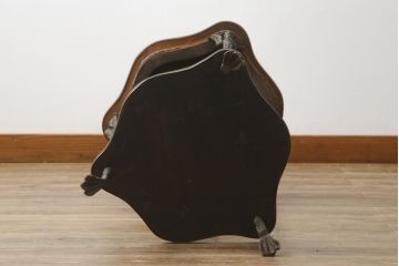 ヨーロッパビンテージ　高級品!!　マホガニー材　真鍮金具の凝ったデザインが空間のアクセントになるサイドテーブル(コーヒーテーブル、カフェテーブル、飾り台、花台、ヴィンテージ)(R-068951)