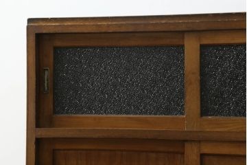 和製ビンテージ　昭和レトロ　可愛いデザインが魅力の小振りな食器棚(収納棚、戸棚、キャビネット、ヴィンテージ)(R-068953)