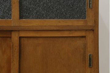 和製ビンテージ　昭和レトロ　可愛いデザインが魅力の小振りな食器棚(収納棚、戸棚、キャビネット、ヴィンテージ)(R-068953)